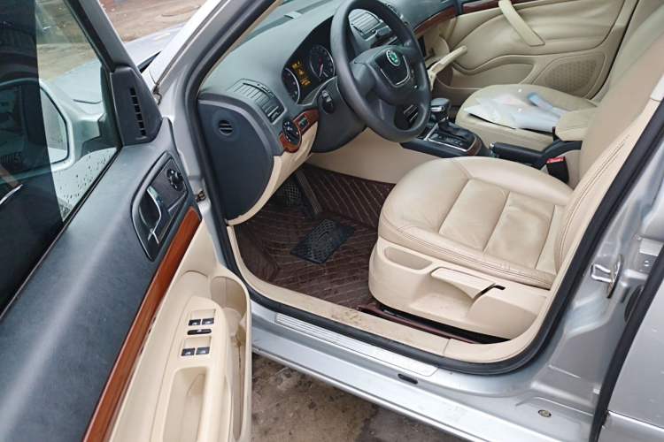 Used Skoda Octavia 2013 1.6L Automatic Yijie Edition Driver Seat