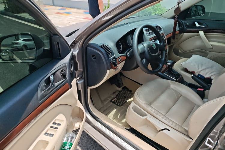 Used Skoda Octavia 2013 1.6L Automatic Yijun Edition Driver Seat