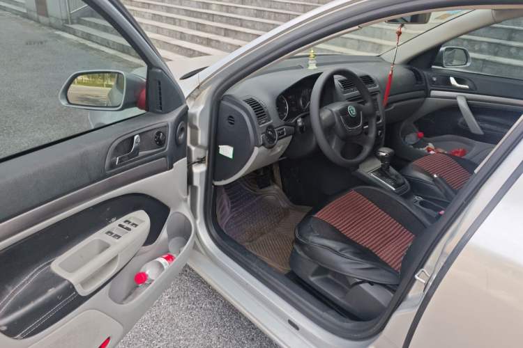 Used Skoda Octavia 2013 2.0L Automatic Yijie Edition Driver Seat