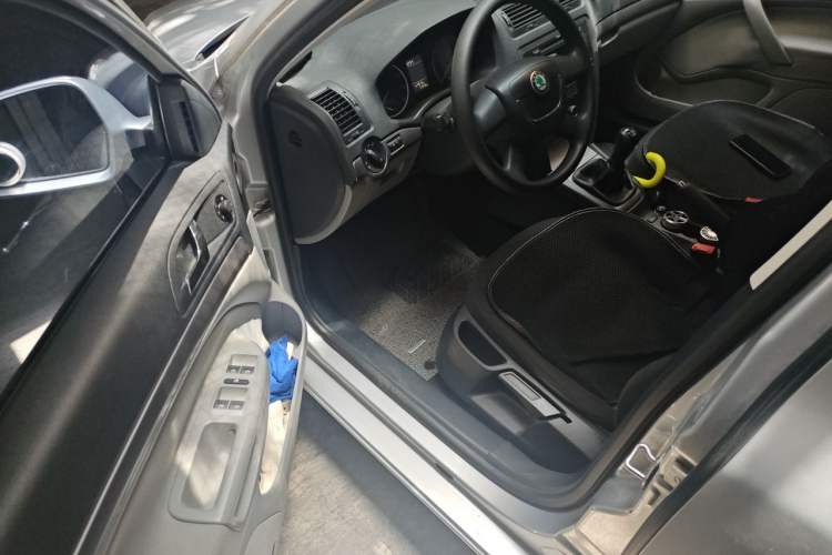 Used Skoda Octavia 2013 1.6L Manual Eado Edition Driver Seat
