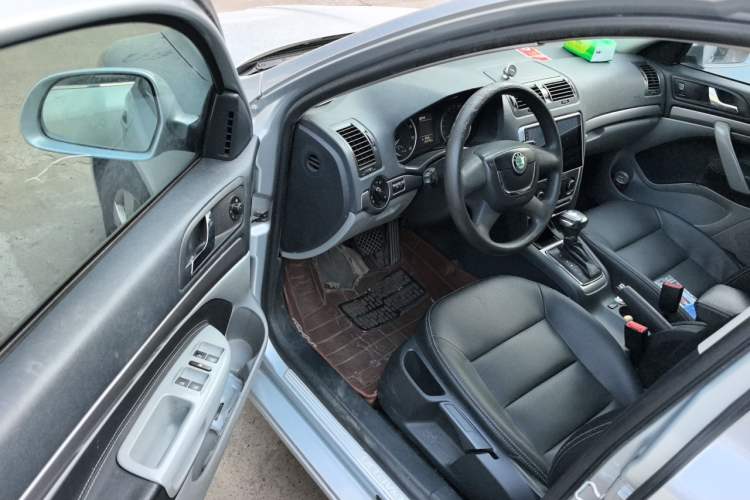 Used Skoda Octavia 2013 1.6L Automatic Yijie Edition Driver Seat