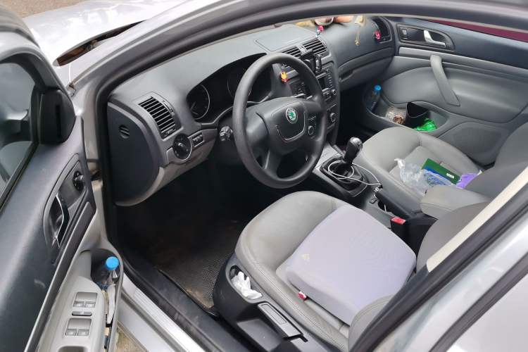 Used Skoda Octavia 2013 1.6L Manual Yijun Edition Driver Seat