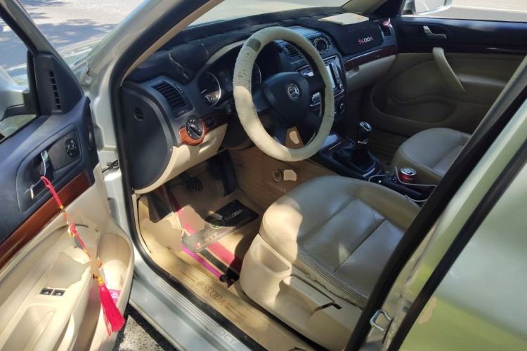 Used Skoda Octavia 2013 1.6L Manual Yijun Edition Driver Seat