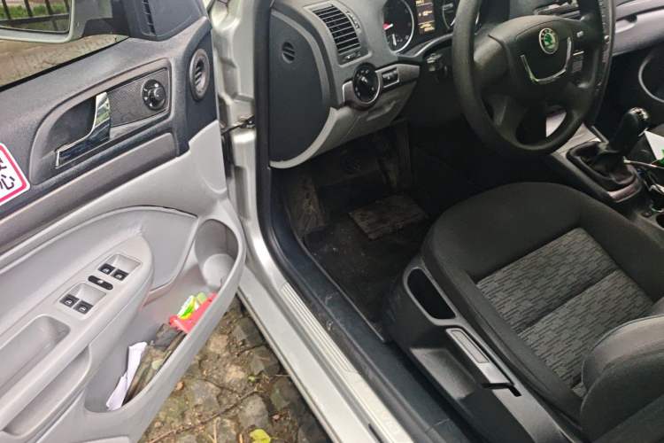 Used Skoda Octavia 2013 1.6L Manual Yijie Edition Driver Seat