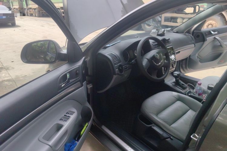 Used Skoda Octavia 2013 1.6L Automatic Yijun Edition Driver Seat