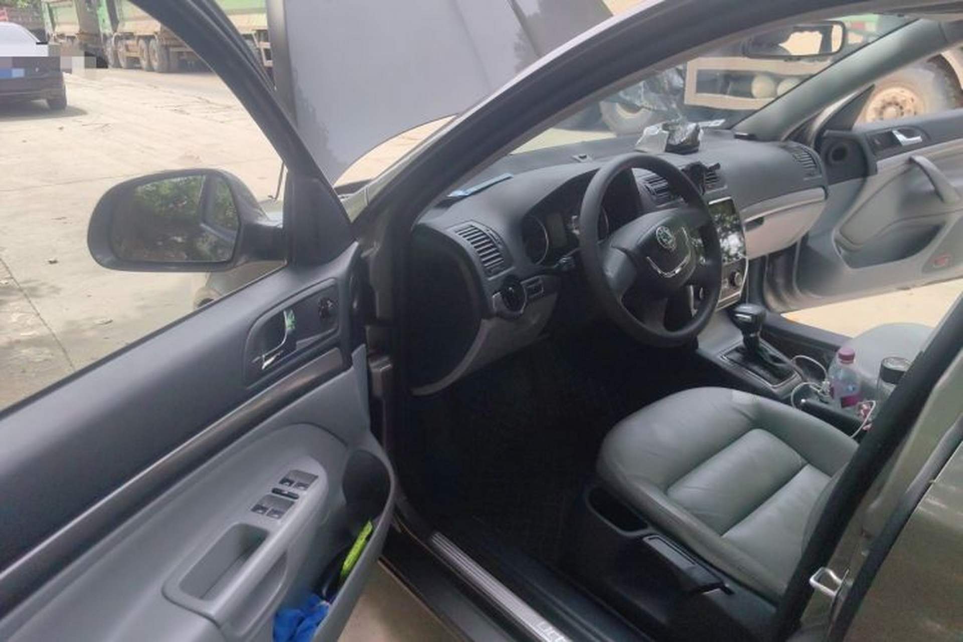 Used Skoda Octavia 2013 1.6L Automatic Yijun Edition Driver Seat