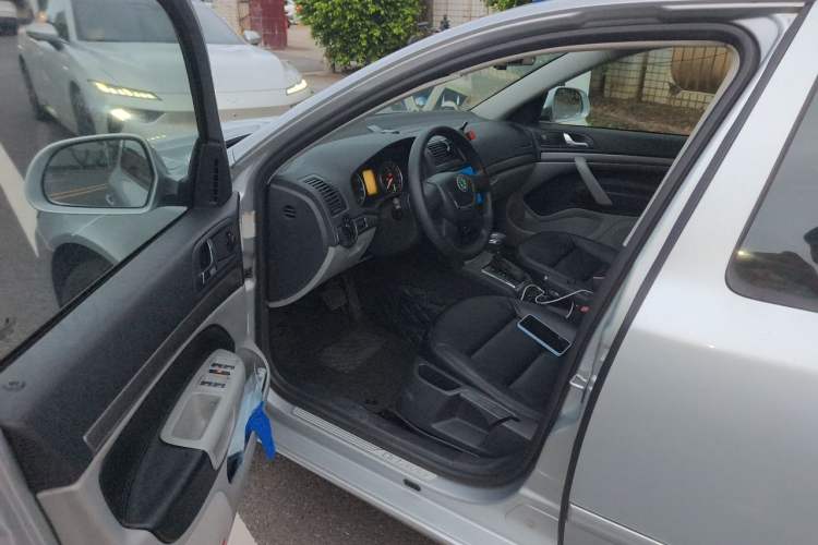 Used Skoda Octavia 2013 1.6L Automatic Yijie Edition Driver Seat