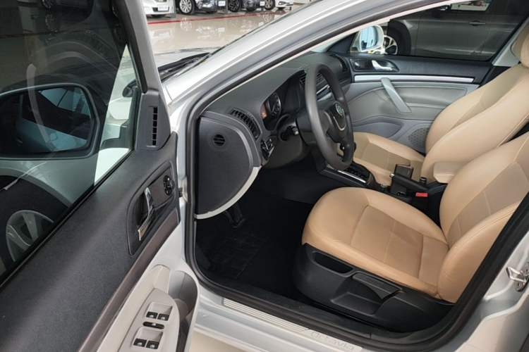 Used Skoda Octavia 2013 2.0L Automatic Yijie Edition Driver Seat
