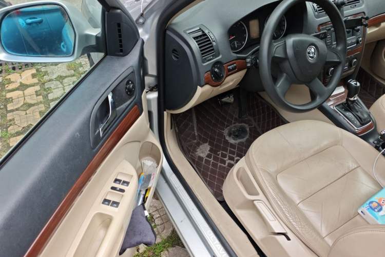 Used Skoda Octavia 2013 1.6L Automatic Yijun Edition Driver Seat