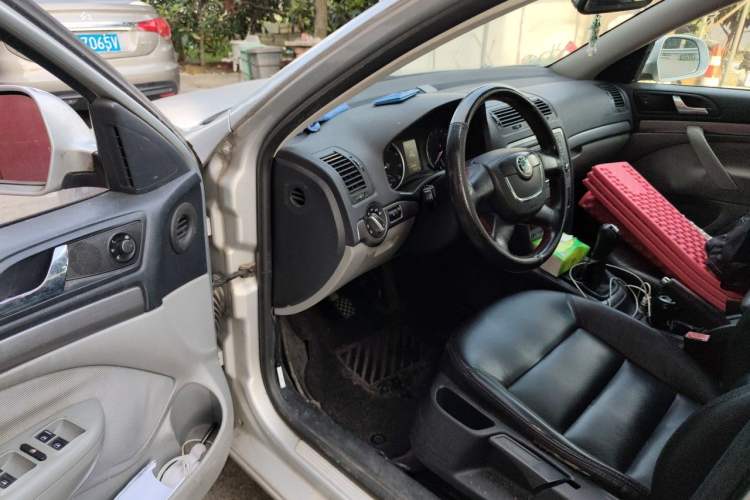 Used Skoda Octavia 2013 1.6L Manual Yijie Edition Driver Seat