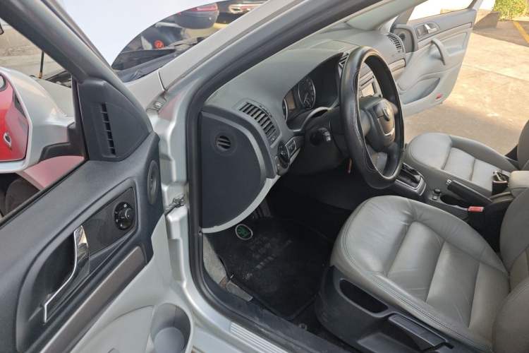 Used Skoda Octavia 2013 1.6L Automatic Yijun Edition Driver Seat