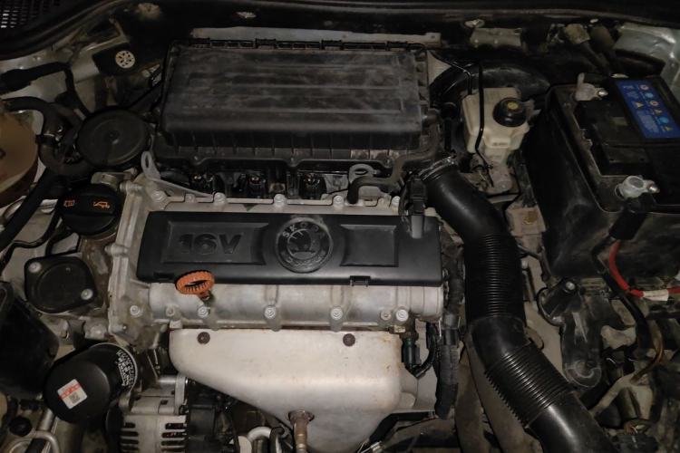 Used Skoda Octavia 2013 1.6L Manual Yijie Edition Engine Bay