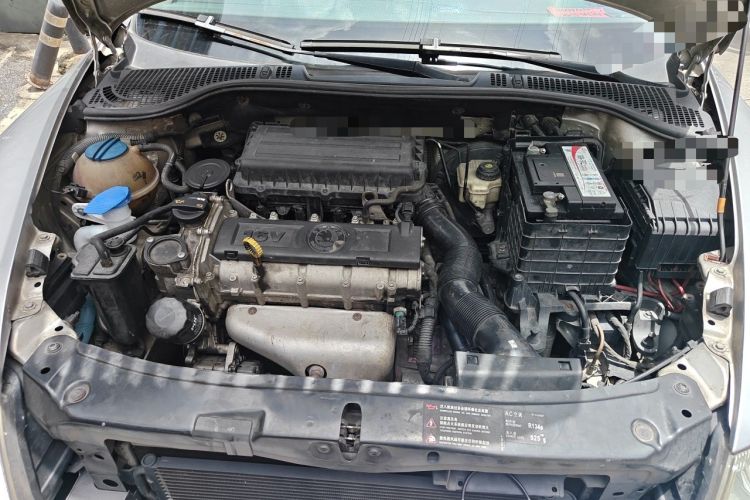 Used Skoda Octavia 2013 1.6L Automatic Yijun Edition Engine Bay