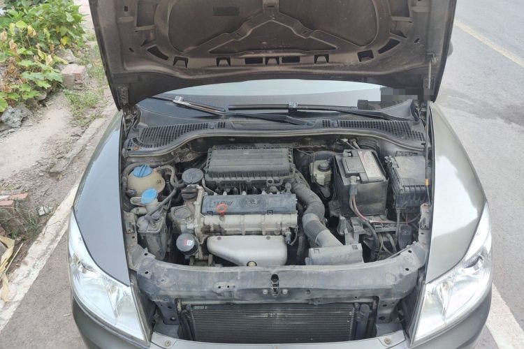 Used Skoda Octavia 2013 1.6L Manual Yijie Edition Engine Bay