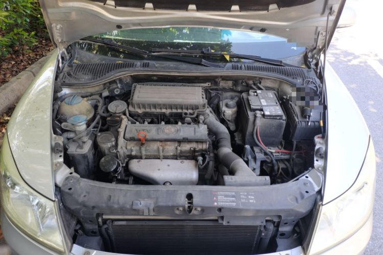 Used Skoda Octavia 2013 1.6L Manual Yijie Edition Engine Bay