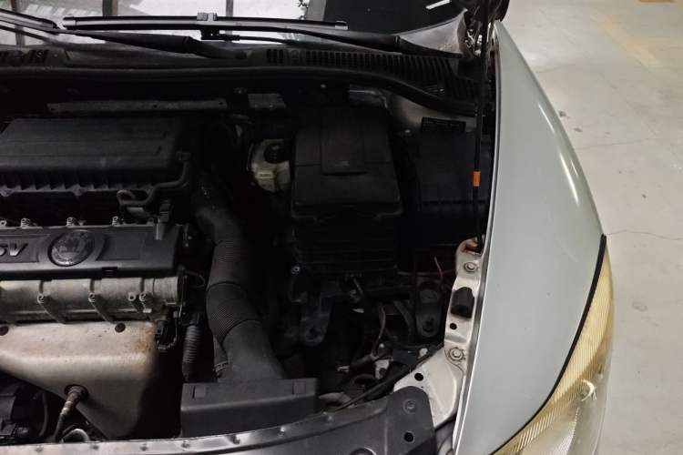 Used Skoda Octavia 2013 1.6L Automatic Yijun Edition Engine Bay Left