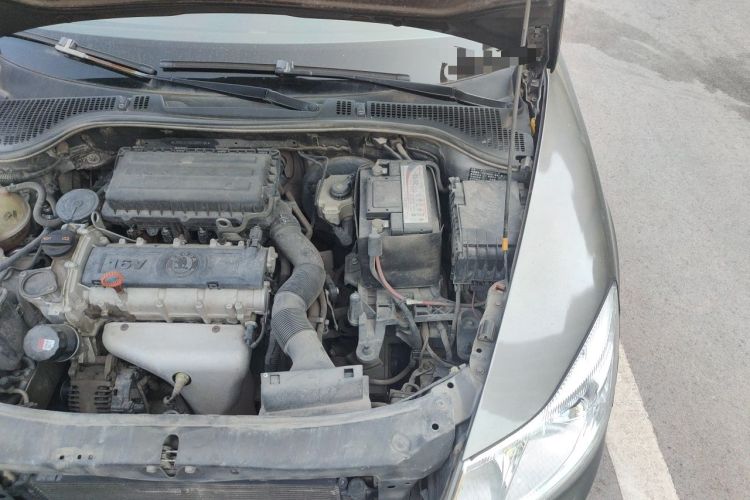 Used Skoda Octavia 2013 1.6L Manual Yijie Edition Engine Bay Left
