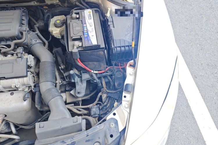 Used Skoda Octavia 2013 1.6L Manual Yijun Edition Engine Bay Left