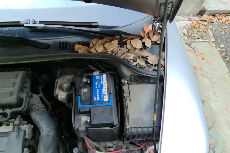 Used Skoda Octavia 2013 1.6L Manual Yijun Edition Engine Bay Left