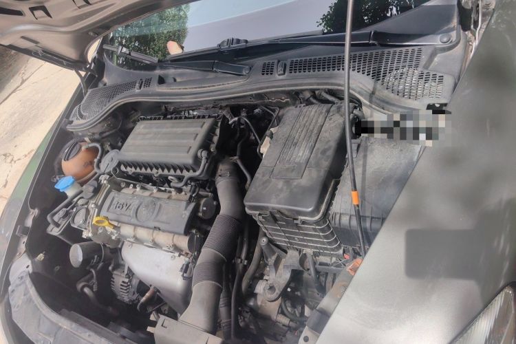 Used Skoda Octavia 2013 1.6L Automatic Yijun Edition Engine Bay Left