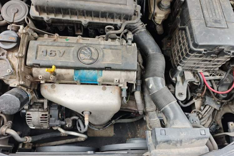 Used Skoda Octavia 2013 1.6L Automatic Yijun Edition Engine Bay Left