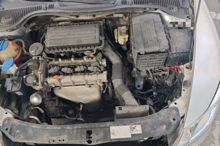 Used Skoda Octavia 2013 1.6L Automatic Yijun Edition Engine Bay Left