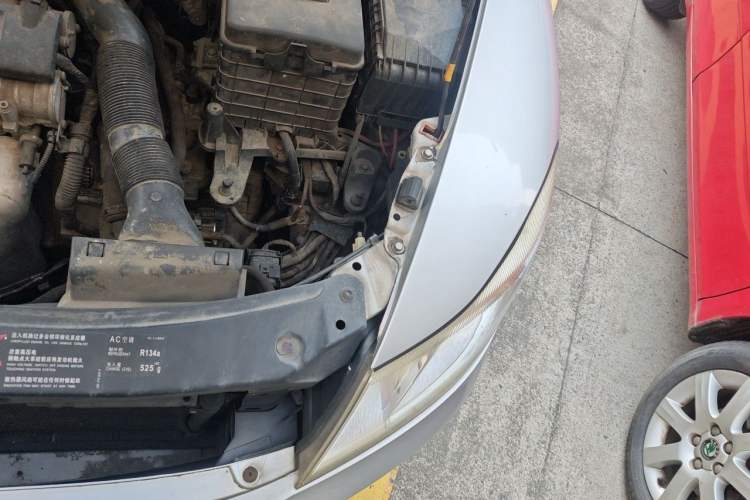 Used Skoda Octavia 2013 1.6L Automatic Yijun Edition Engine Bay Left