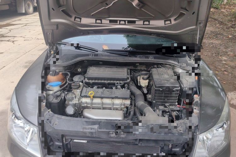 Used Skoda Octavia 2013 1.6L Automatic Yijun Edition Engine Bay