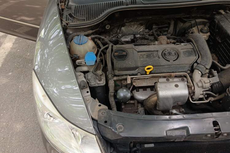 Used Skoda Octavia 2013 1.4TSI Manual Yijun Edition Engine Bay Right