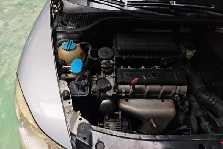 Used Skoda Octavia 2013 1.6L Automatic Yijun Edition Engine Bay Right