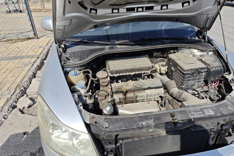 Used Skoda Octavia 2013 1.6L Automatic Yijun Edition Engine Bay Right