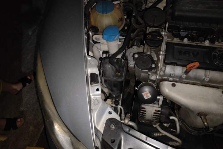 Used Skoda Octavia 2013 1.6L Manual Yijie Edition Engine Bay Right