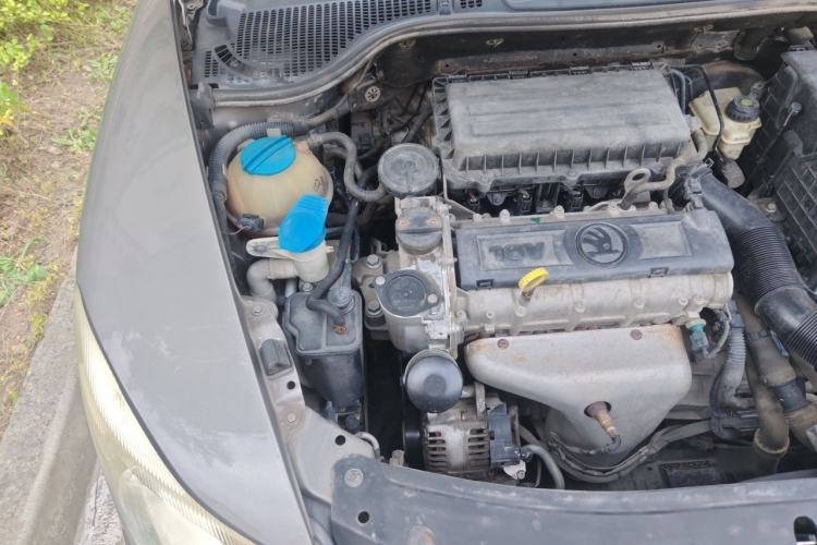 Used Skoda Octavia 2013 1.6L Automatic Yijun Edition Engine Bay Right