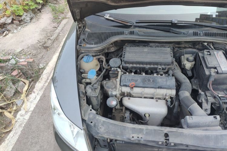 Used Skoda Octavia 2013 1.6L Manual Yijie Edition Engine Bay Right