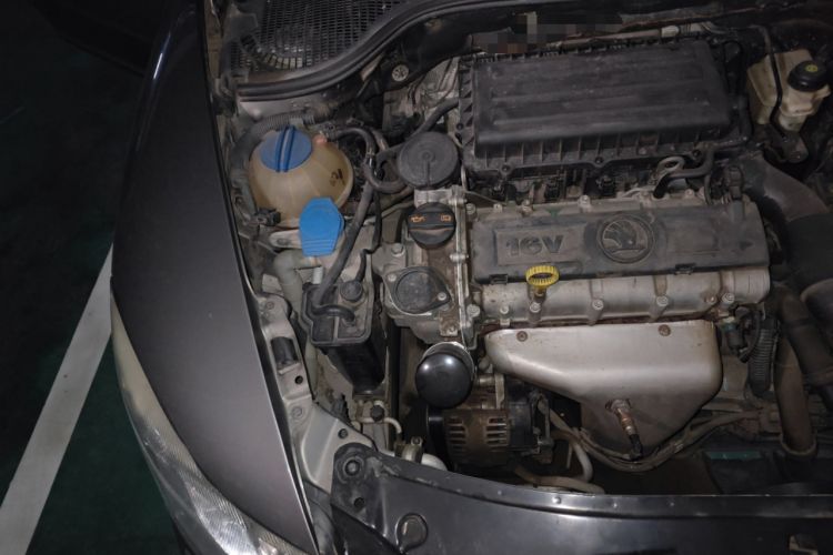 Used Skoda Octavia 2013 1.6L Automatic Yijie Edition Engine Bay Right