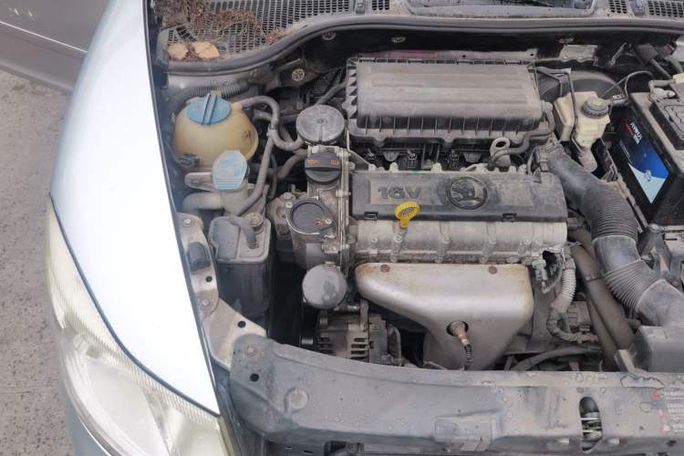 Used Skoda Octavia 2013 1.6L Manual Yijie Edition Engine Bay Right