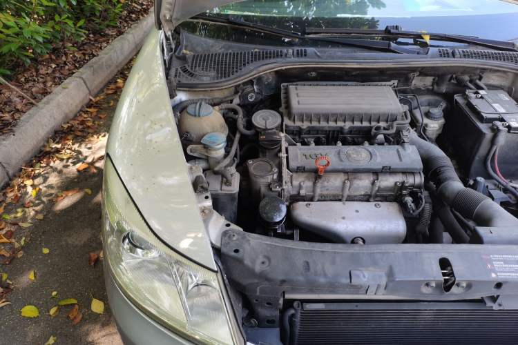 Used Skoda Octavia 2013 1.6L Manual Yijie Edition Engine Bay Right