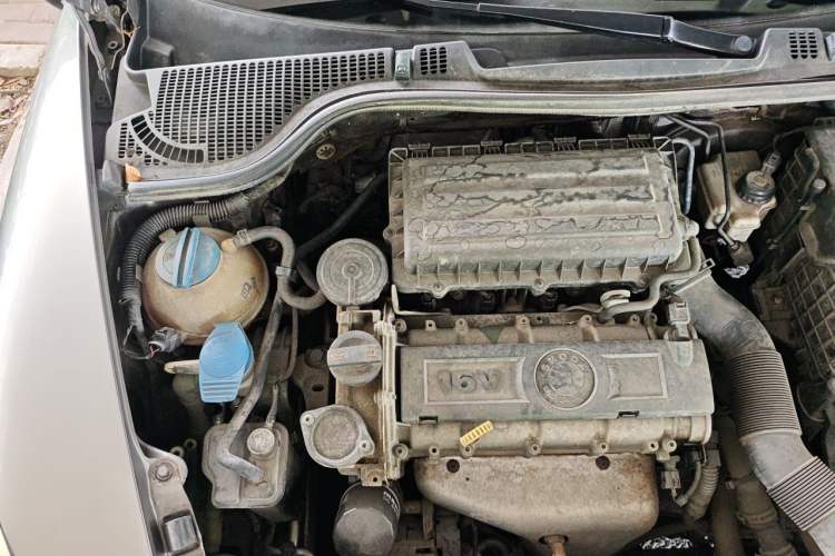 Used Skoda Octavia 2013 1.6L Automatic Yijie Edition Engine Bay Right