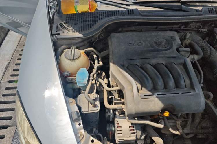 Used Skoda Octavia 2013 2.0L Automatic Yijie Edition Engine Bay Right