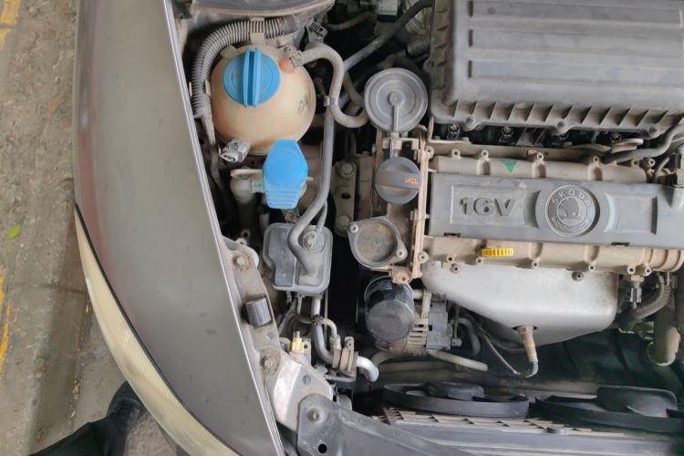Used Skoda Octavia 2013 1.6L Automatic Yijie Edition Engine Bay Right