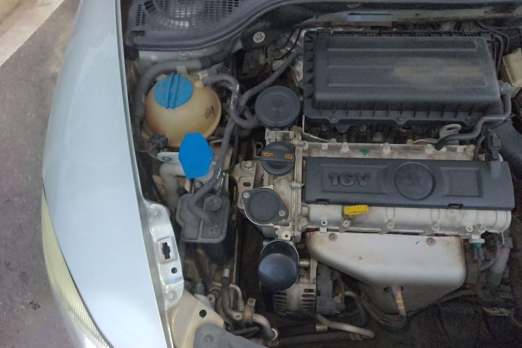 Used Skoda Octavia 2013 1.6L Automatic Yijie Edition Engine Bay Right