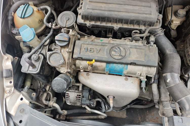 Used Skoda Octavia 2013 1.6L Automatic Yijun Edition Engine Bay Right
