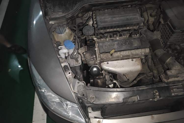 Used Skoda Octavia 2013 1.6L Automatic Yijie Edition Engine Bay Right