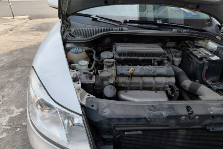 Used Skoda Octavia 2013 1.6L Manual Yijie Edition Engine Bay Right