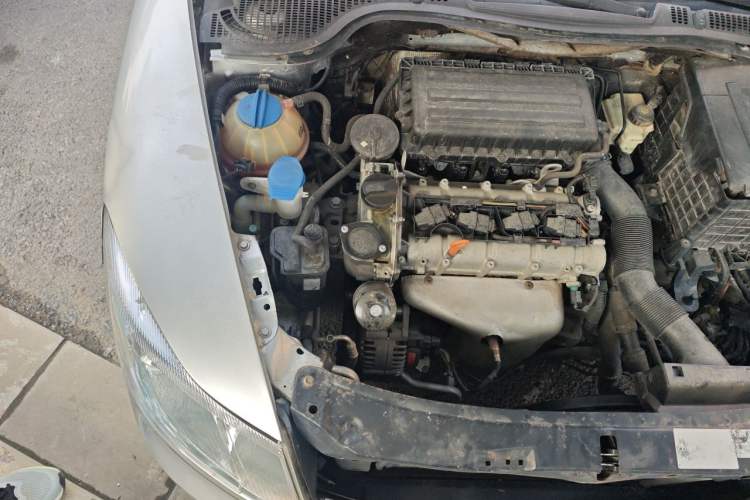 Used Skoda Octavia 2013 1.6L Automatic Yijun Edition Engine Bay Right