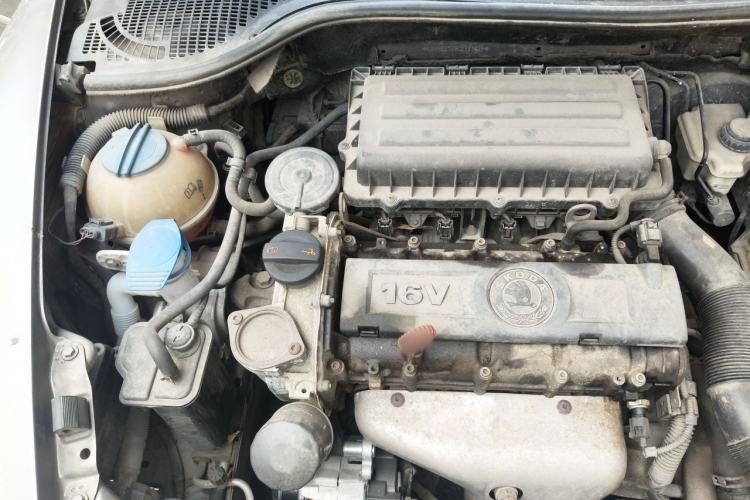 Used Skoda Octavia 2013 1.6L Automatic Yijun Edition Engine Bay Right