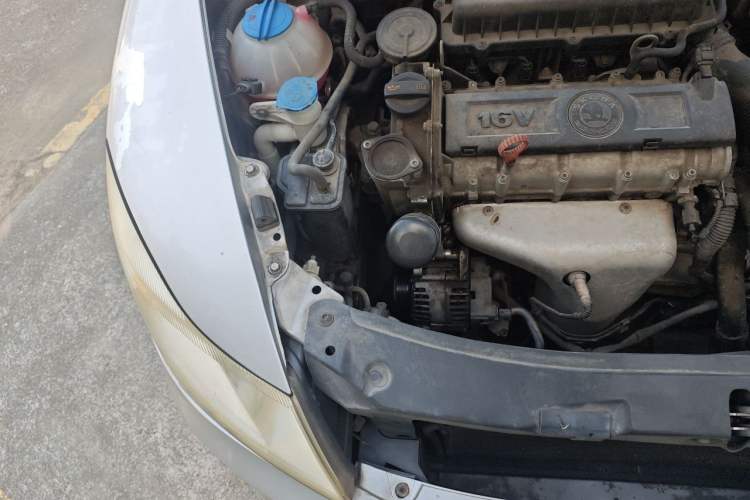 Used Skoda Octavia 2013 1.6L Automatic Yijun Edition Engine Bay Right