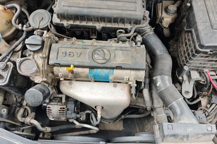 Used Skoda Octavia 2013 1.6L Automatic Yijun Edition Engine Bay