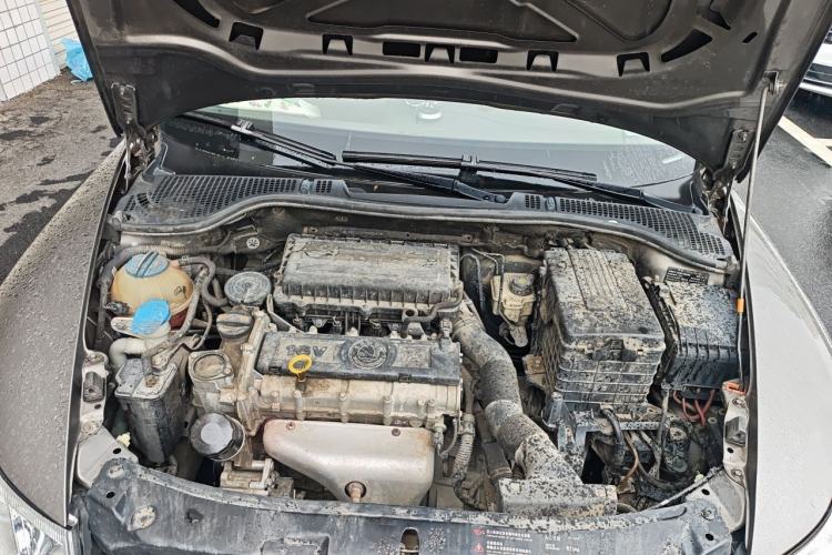 Used Skoda Octavia 2013 1.6L Automatic Yijie Edition Engine Bay