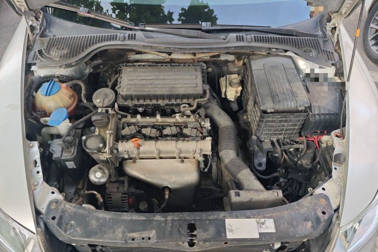 Used Skoda Octavia 2013 1.6L Automatic Yijun Edition Engine Bay